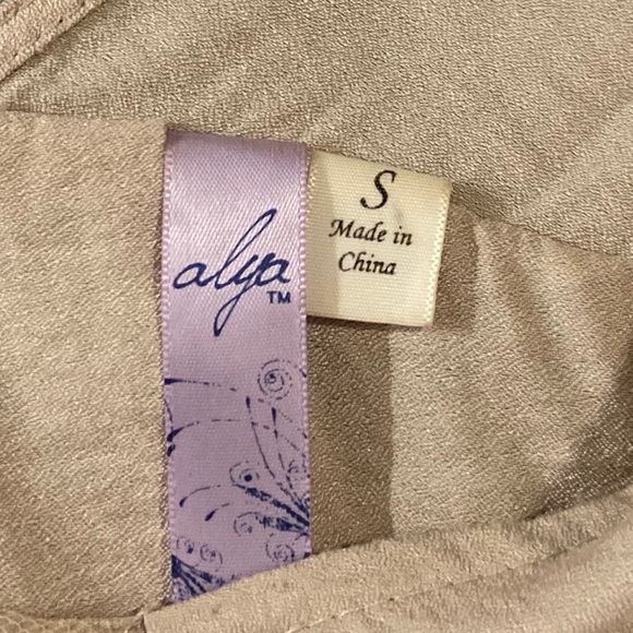 Beaded Short Sleeve Blouse. Beige. Size Small. - Picture 3 of 4